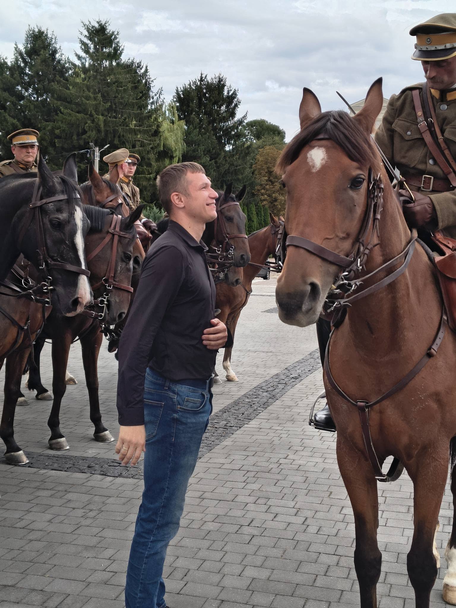 Przejazd kawalerzystów przez Wojsławice